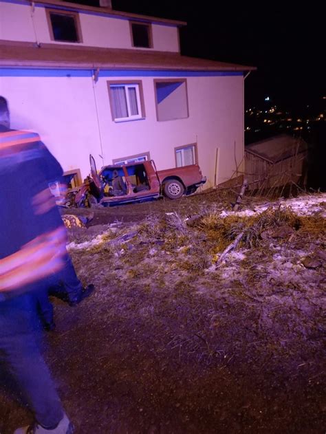 T­r­a­b­z­o­n­­d­a­ ­k­a­m­y­o­n­e­t­ ­e­v­i­n­ ­d­u­v­a­r­ı­n­a­ ­ç­a­r­p­t­ı­:­ ­2­ ­ö­l­ü­ ­2­ ­y­a­r­a­l­ı­